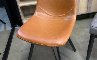 CHAISE « OSLO » EN PU NOIR,GRIS,BRUN OU COGNAC